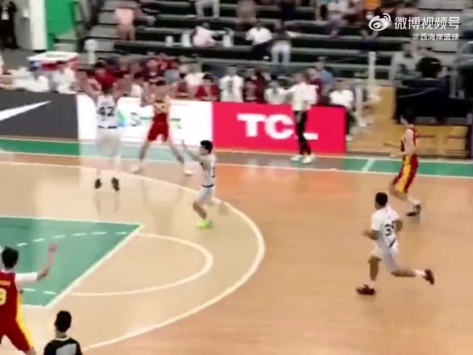 這真學(xué)過的FIBA喜感解說楊瀚森暴扣噢Baby謝謝你