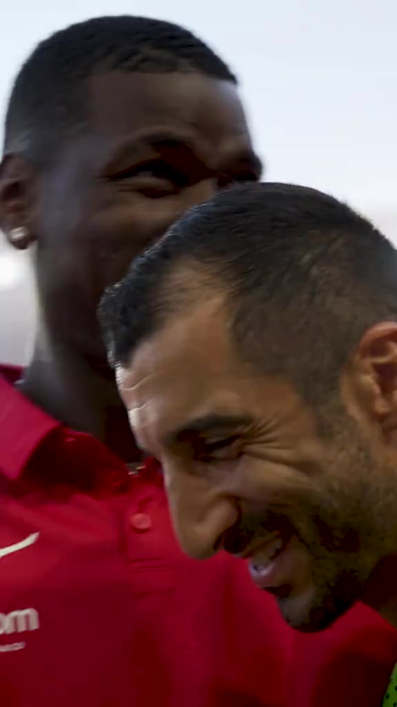 憶往昔博格巴與兩位老隊(duì)友姆希塔良和達(dá)米安寒暄