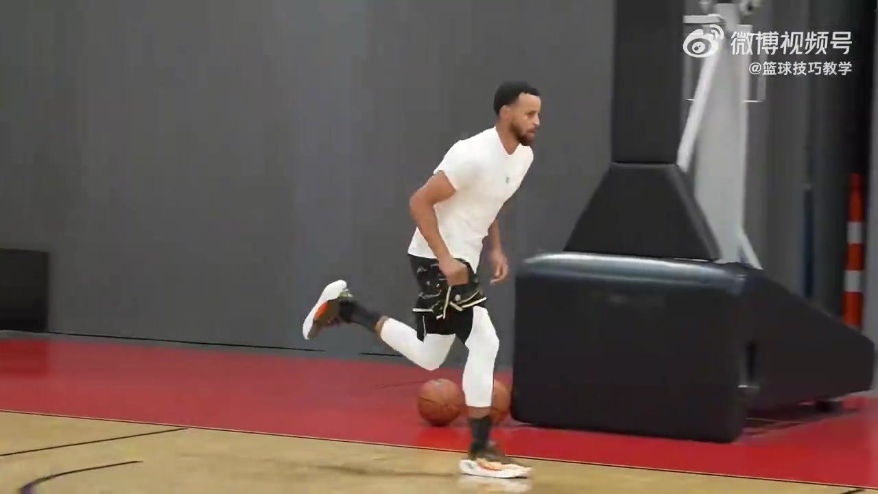 歷史第一射手看庫里平時(shí)的訓(xùn)練想投丟一個(gè)真的很難