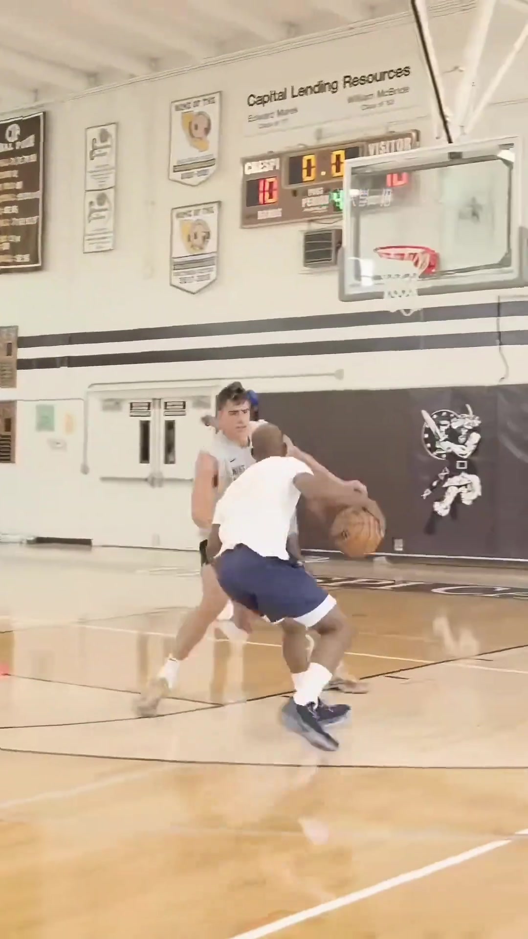 就喜歡看保羅單打大個(gè)的樣子下賽季的快船很有希望啊...