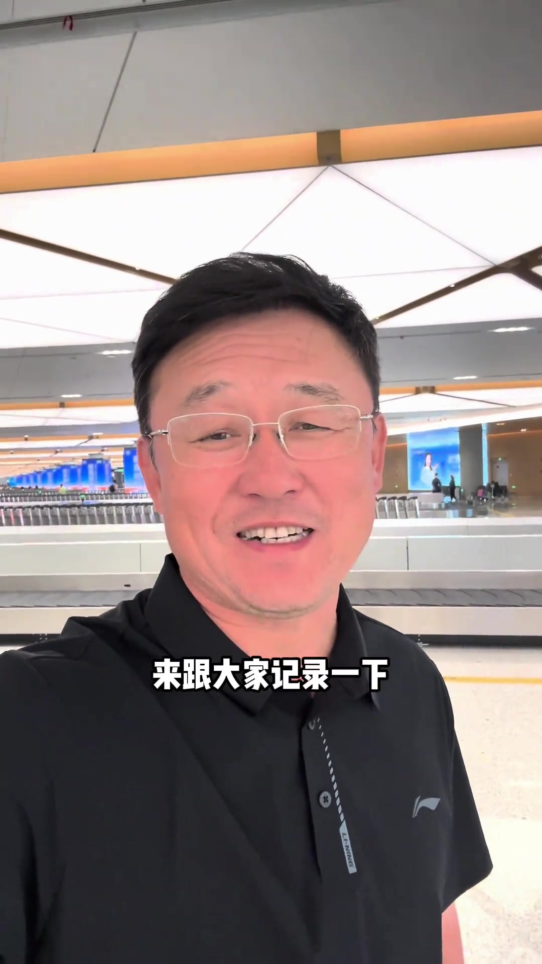 孫繼海在公益行的途中有位女士找到我想讓兒子踢球我很感動(dòng)