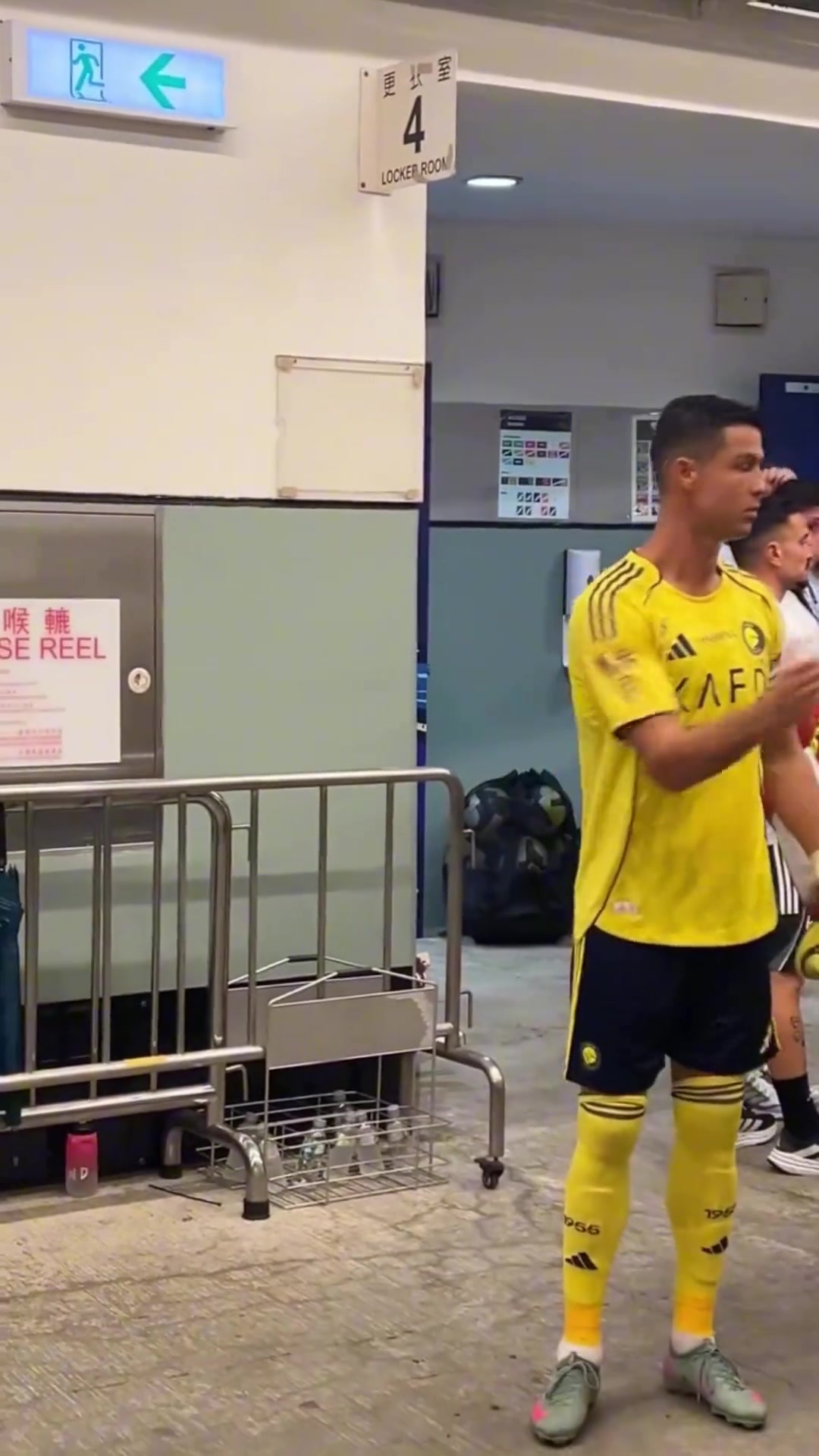 太帥了香港大球場球員通道近距離看羅哥