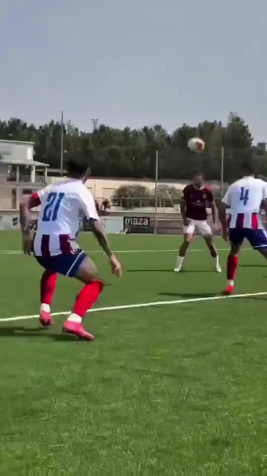 融入鄺兆鐳在西班牙聯(lián)賽敢做動(dòng)作了仿佛看到三笘薫影子