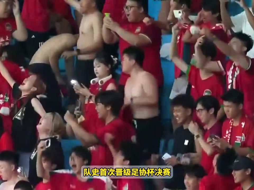 太不易了河南隊隊史31年首次闖進(jìn)足協(xié)杯決賽賽后全隊瘋狂慶祝