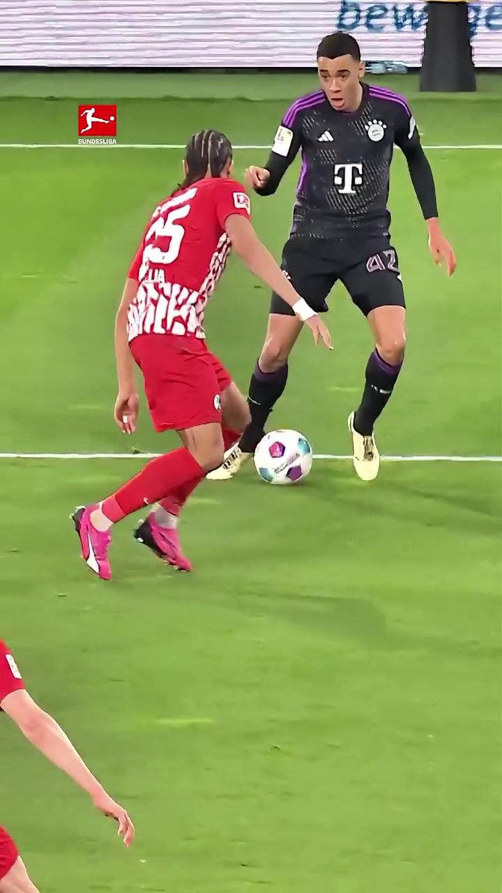 早日康復(fù)回顧穆西亞拉此前的優(yōu)雅操作當(dāng)藝術(shù)家跳起探戈