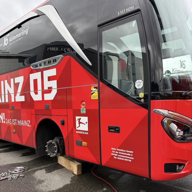 美因茨隊大巴遭破壞，三處爆胎，全力搶修中。