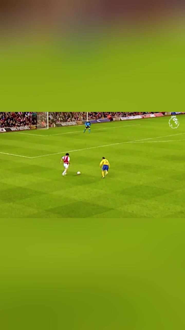 技術(shù)高超巧妙皮雷哥踢的不是球是想象力