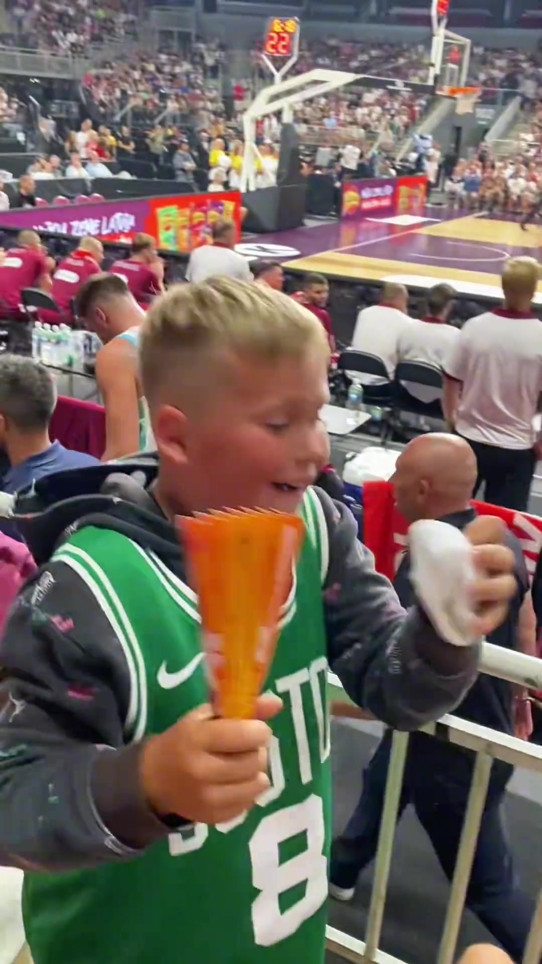 東契奇居然把護(hù)腕送給決賽淘汰自己的對手