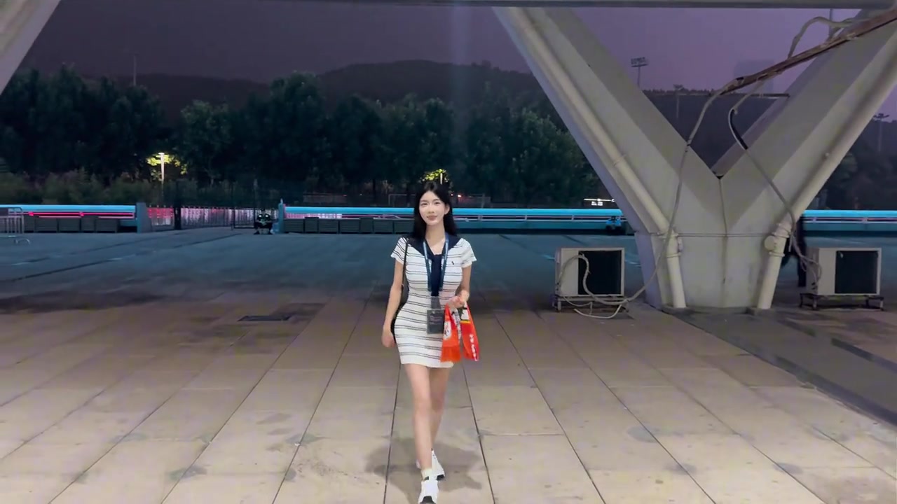 泰山美女球迷別管了險勝也是勝贏球開心