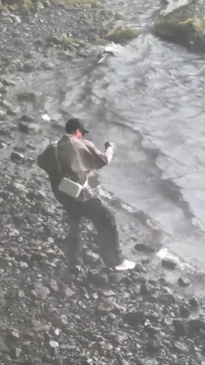 擱這荒野求生呢布克的冰島旅行偷感十足