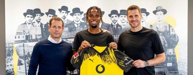 多特簽下切爾西中場(chǎng)丘庫(kù)埃梅卡，轉(zhuǎn)會(huì)費(fèi)2500萬(wàn)歐，含浮動(dòng)及轉(zhuǎn)售條款。