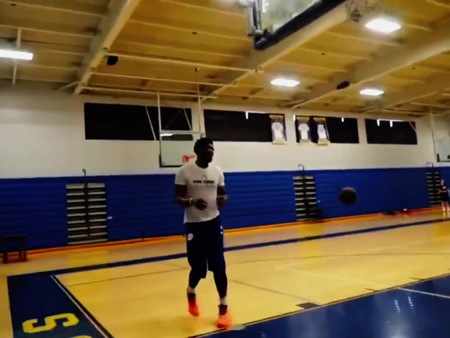 地球人還沒能進化出能適配大帝打法的膝蓋嗎