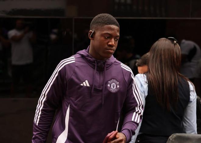 TA：梅努未來未定，拜仁勒沃庫森競逐。