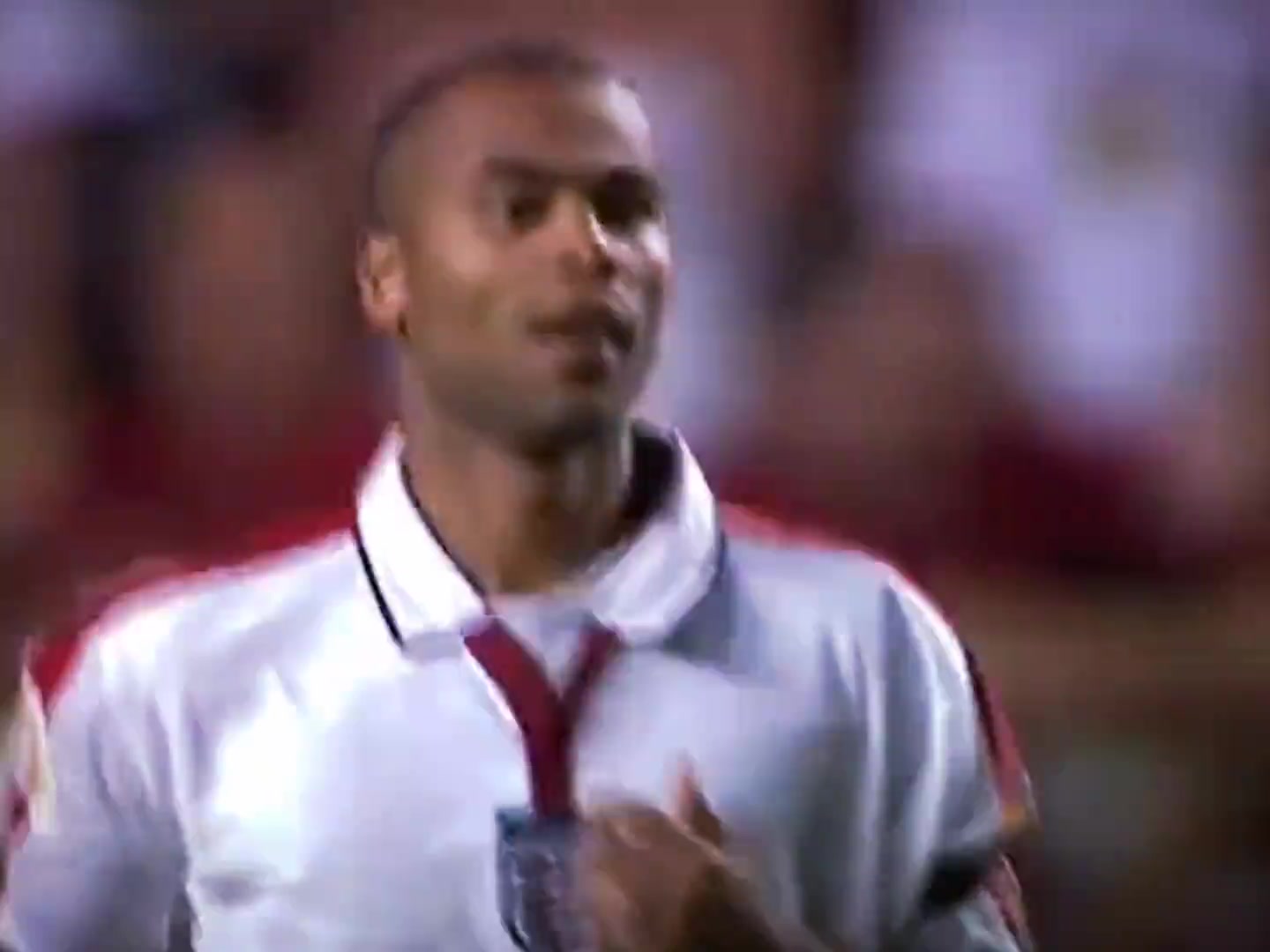 世界級(jí)邊衛(wèi)來看看巔峰時(shí)期的阿什利科爾是如何防守C羅的