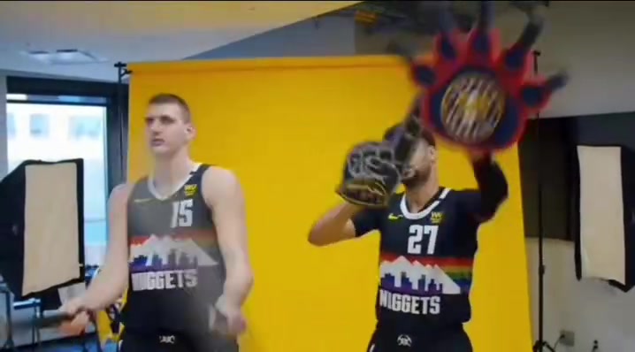 年輕的約穆組合這倆人看著有點呆呆的以后能打出來嗎