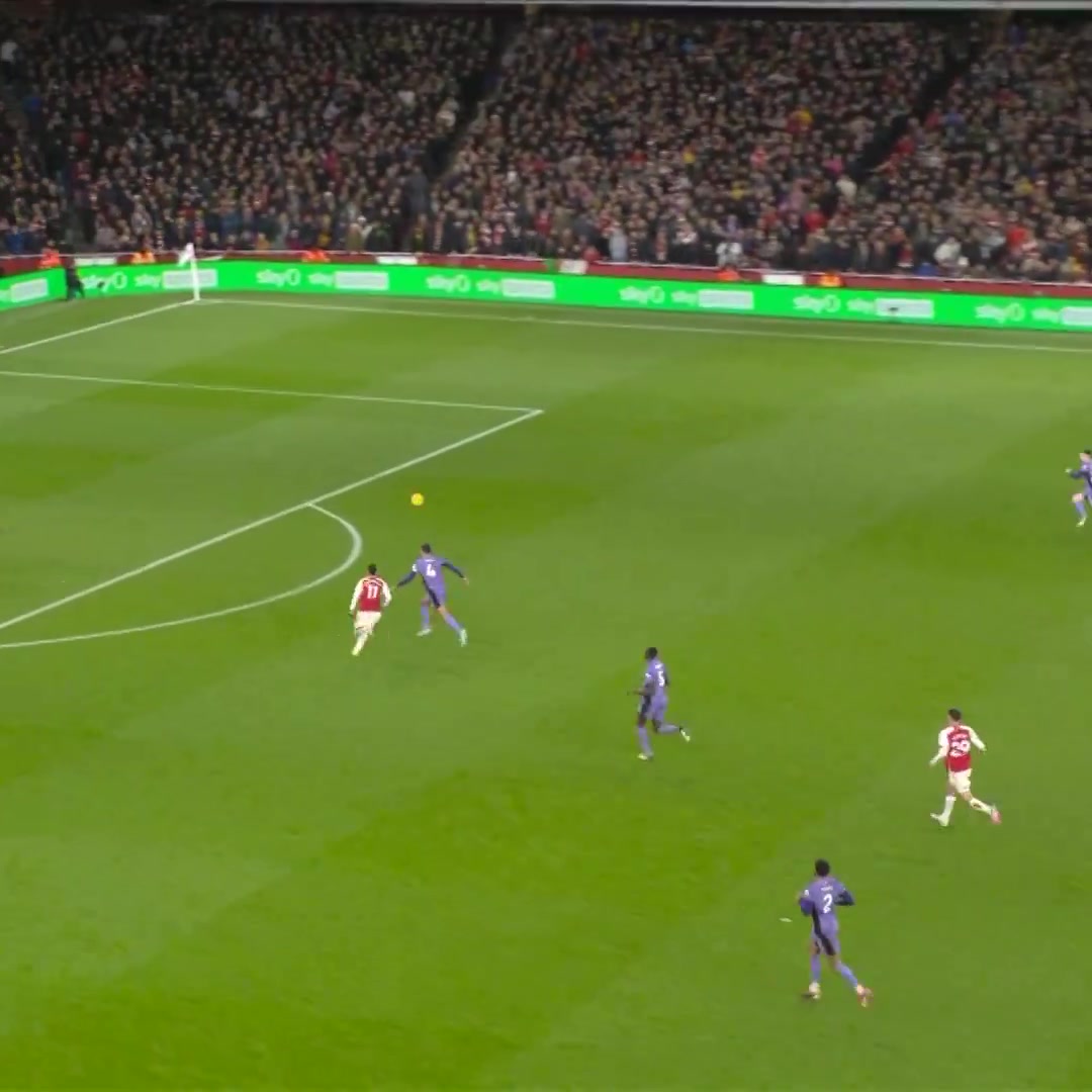 超級(jí)超級(jí)巨大失誤馬丁內(nèi)利硬生生撞開范迪克破門