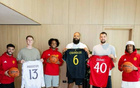 NBA球員祖巴茨等造訪卡靈頓，獲贈(zèng)曼聯(lián)球衣！