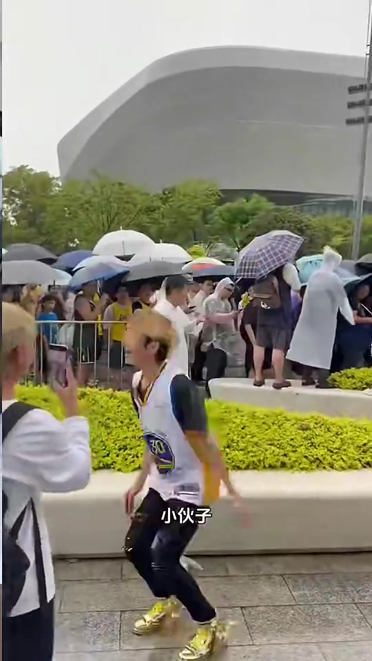 馬健老詹中國(guó)行混入一位庫(kù)密雙方網(wǎng)上激烈對(duì)立線下一團(tuán)和氣