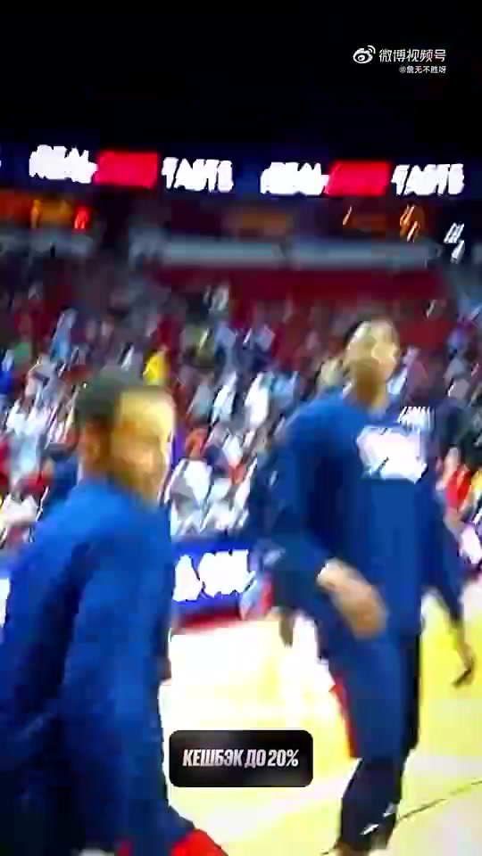 半獸人胯下?lián)Q手扣籃一旁的庫(kù)里比劃了一下算了還是投三分吧