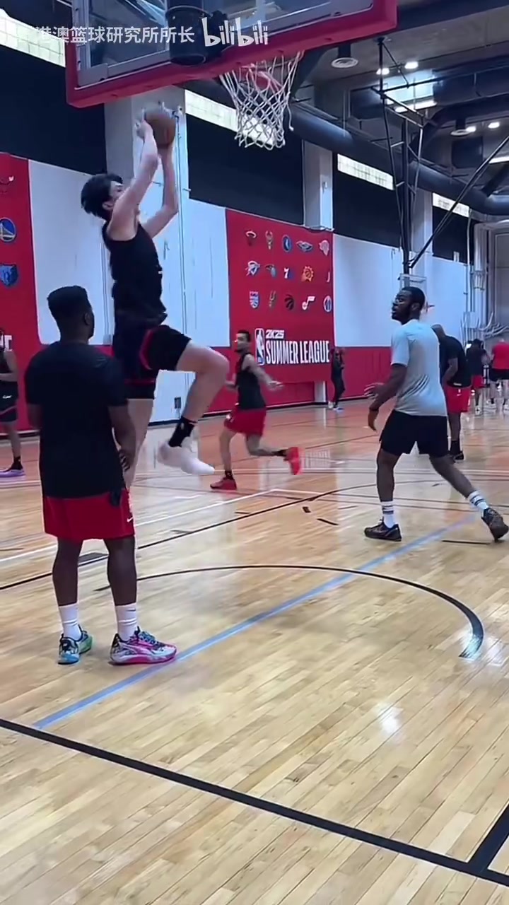 波特蘭扣將隊夏聯(lián)時期開拓者隊內(nèi)訓練楊瀚森等球員秀扣籃