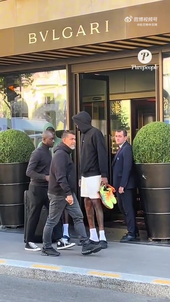 氣質(zhì)沒話說杜蘭特被拍到從巴黎寶格麗酒店離開