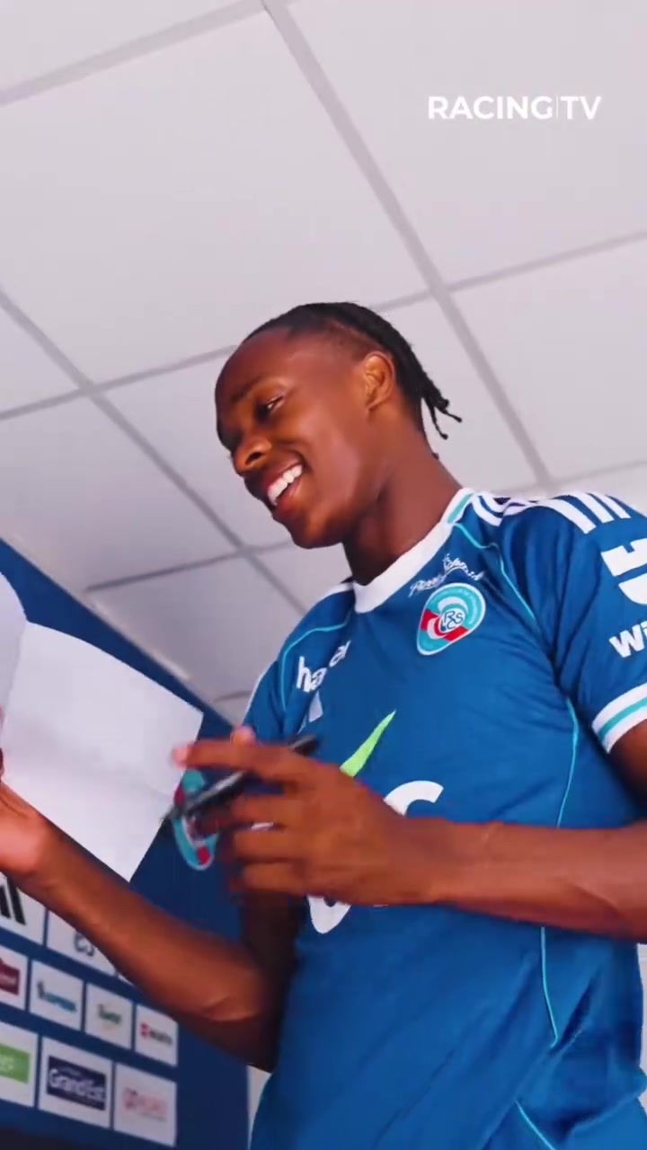 都有光明的未來當(dāng)白堡球員看到自己青訓(xùn)時期的照片