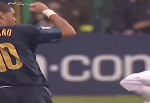 不慣著當年阿德遭瓦倫西亞球員暗算藍黑國王直接正當防衛(wèi)