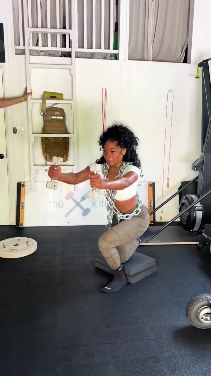 克萊和女友一起健身 這才是情侶應(yīng)該有的樣子吧