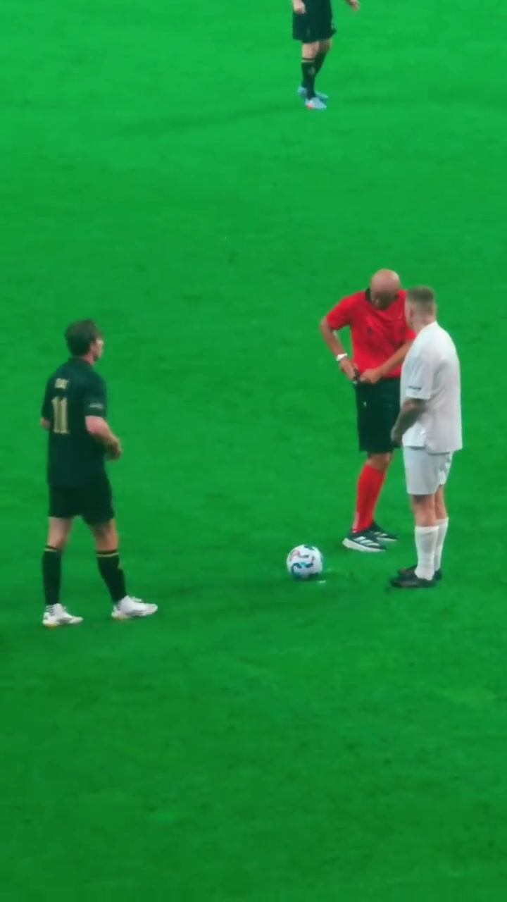 絕對壓制縱使是利物浦傳奇里瑟在金哨科里納面前也是乖寶寶