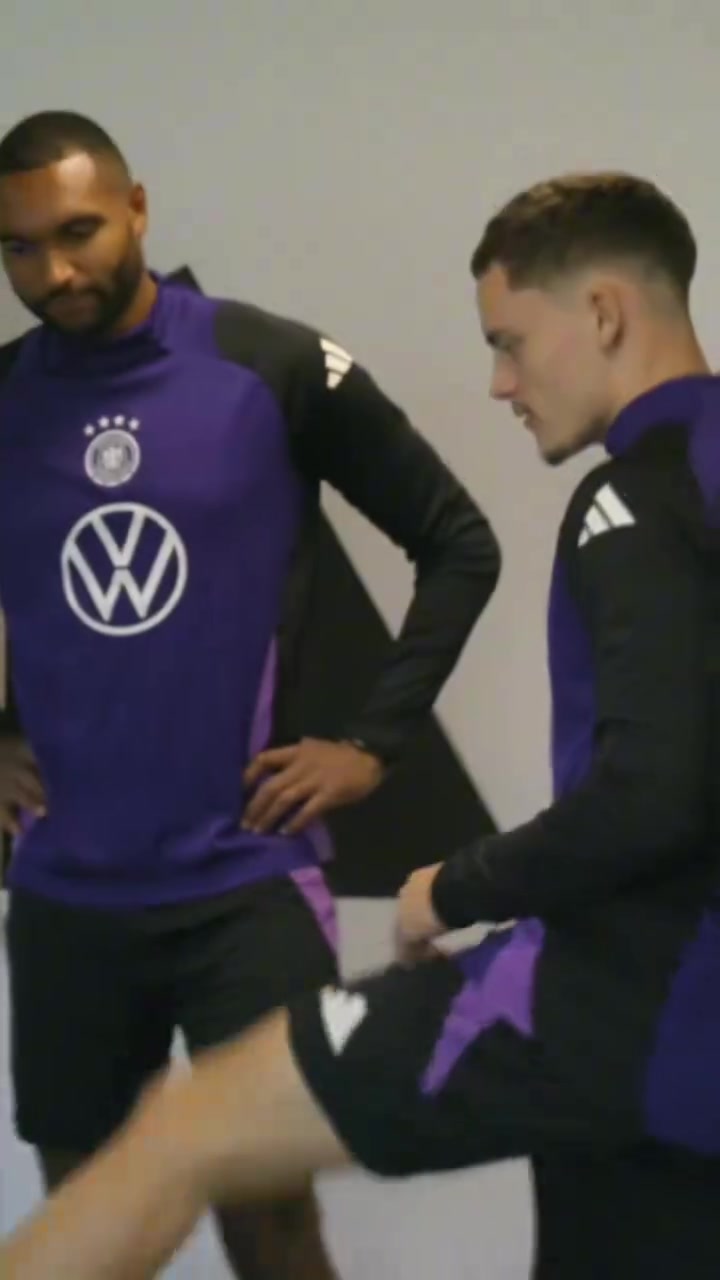 維爾茨很開(kāi)心啊德國(guó)隊(duì)備戰(zhàn)世預(yù)賽的訓(xùn)練