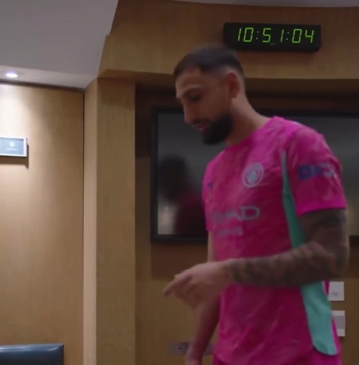 為什么選25號多納魯馬25號是我的第一場比賽也是生日