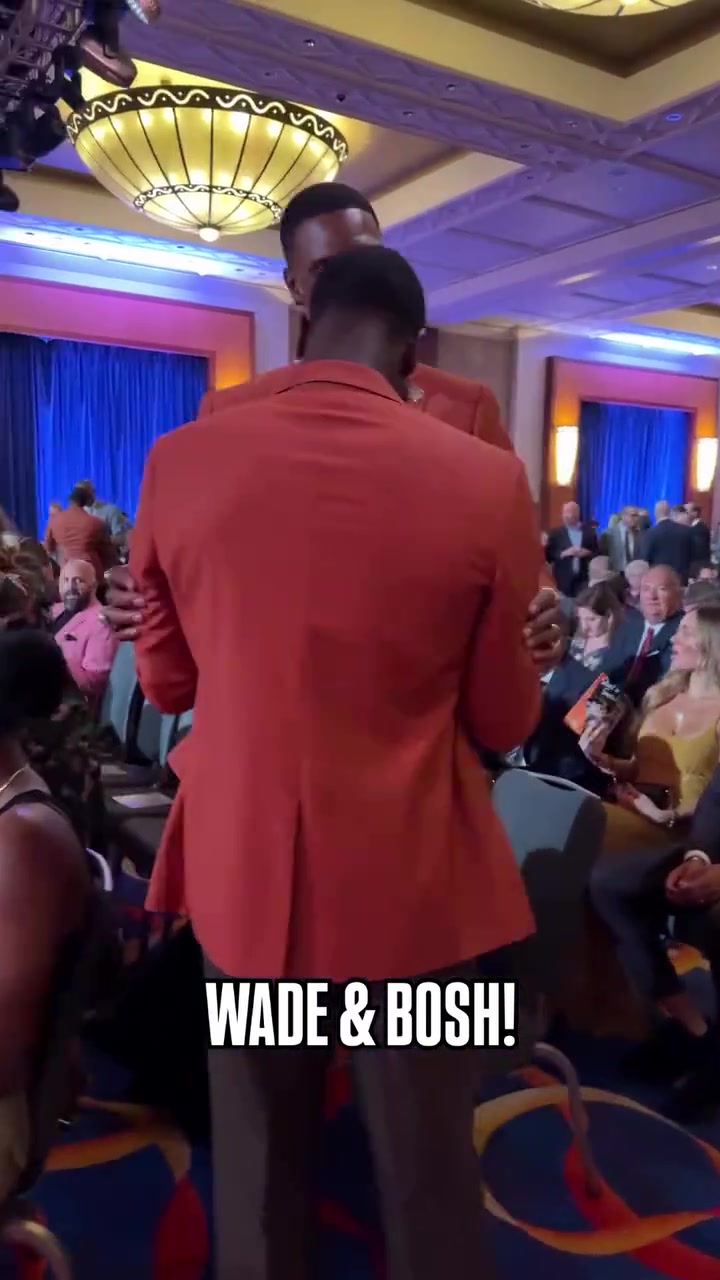 當年熱火三巨頭之二韋德波什作為08夢八成員入選名人堂