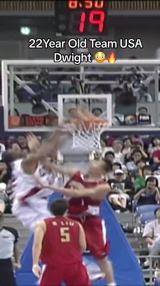 暴力魔獸啊看看22歲霍華德在國(guó)家隊(duì)是怎么打球的天賦都溢出了