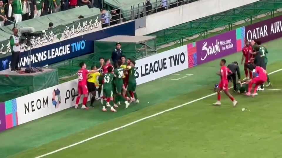 國安球員場邊拳擊戰(zhàn)國安球迷怒罵CNM