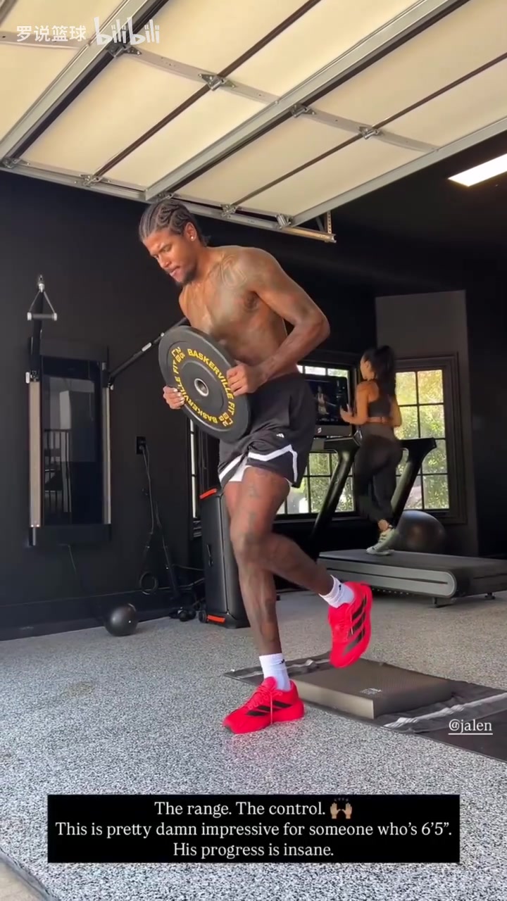 有點(diǎn)壯了杰倫-格林休賽期持續(xù)苦練中新賽季能在太陽(yáng)爆發(fā)嗎