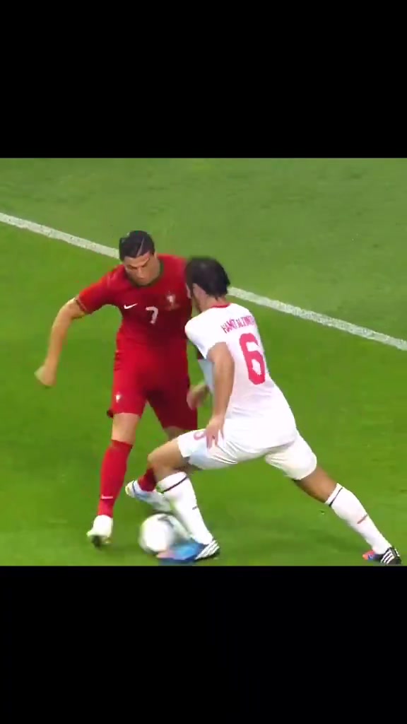 一直在模仿年輕的姆巴佩一定想復(fù)制偶像C羅的所有亮點(diǎn)