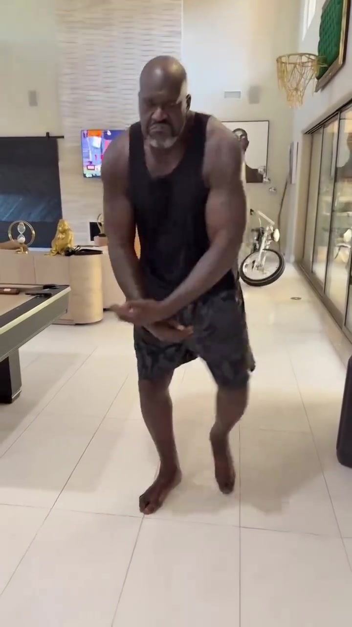 奧尼爾撕衣服是不是和我們撕紙巾一樣輕松