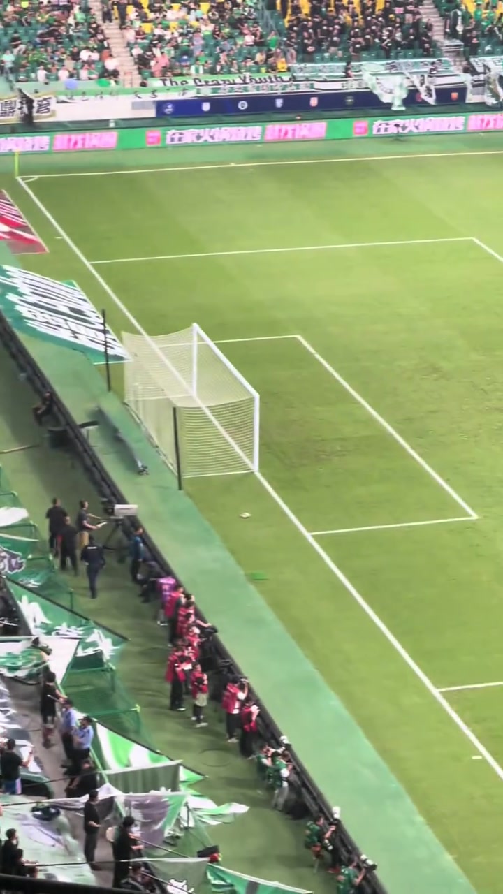 不離不棄工體現(xiàn)場實(shí)拍御林軍死忠看臺高喊跟丫死磕