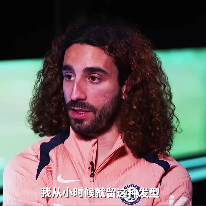 切爾西不能沒有蓬蓬頭庫(kù)庫(kù)雷利亞此前解釋為什么留這個(gè)發(fā)型