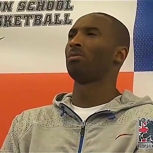 科比曾談單挑我穩(wěn)贏詹姆斯1v1對我來說很簡單他比較全面