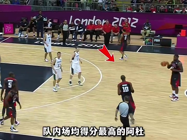 杜蘭特關(guān)鍵空位要球被科比無視隨后老科將球傳給詹姆斯來處理