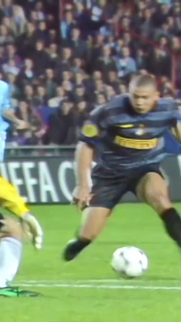 招牌殺招名場面大羅鐘擺過掉門將輕松推射空門