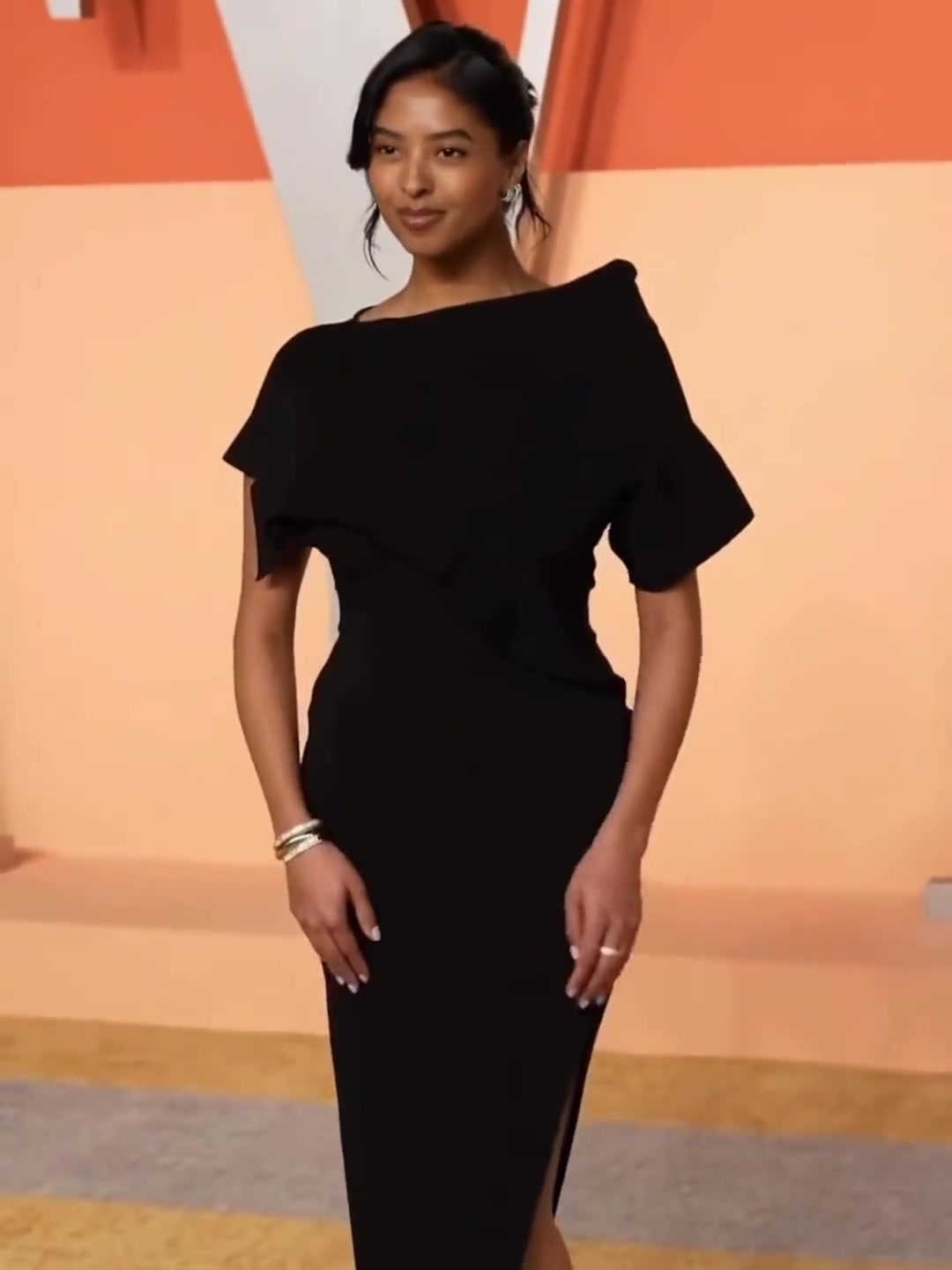 變美了科比大女兒娜娜不笑時像瓦妮莎笑起來像科比