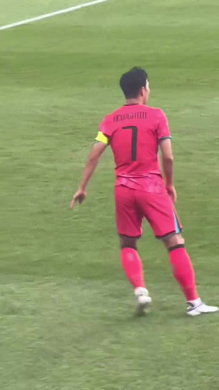 啟動(dòng)還是慢了啊場(chǎng)邊直拍孫興慜瘋狂跨步嘗試過人