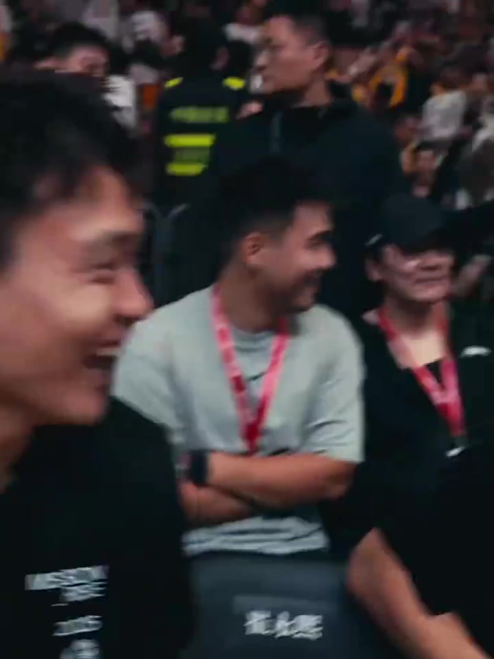 崔永熙調侃詹姆斯老詹再來五年老詹聽后搖了搖頭NO