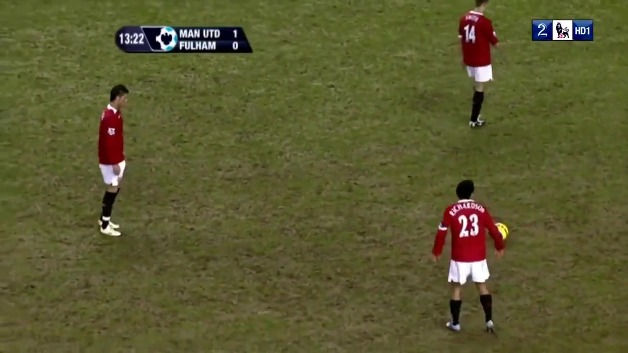 經(jīng)典回憶小小羅超遠(yuǎn)距離任意球攻破富勒姆球門