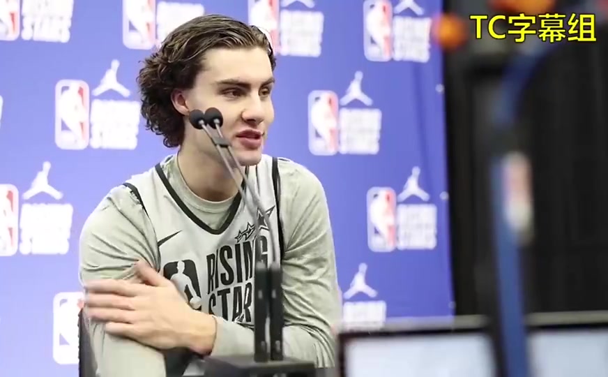 相當(dāng)令人意外吉迪曾透露人生第一件球衣是姚明的