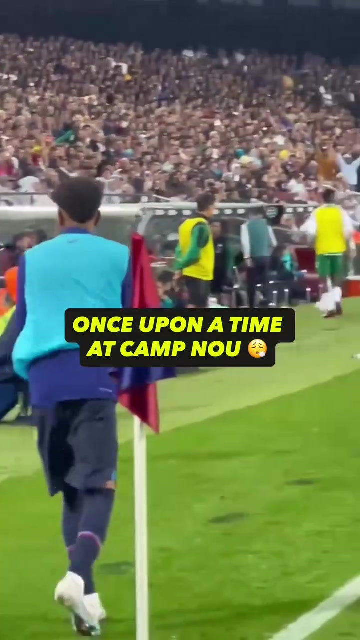 萬般皆是命曾經(jīng)在諾坎普亞馬爾和登貝萊同時在場邊熱身