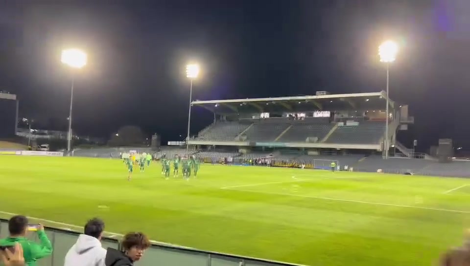 叫塞蒂恩過來國安球員賽后謝場面對遠征球迷被瘋狂罵