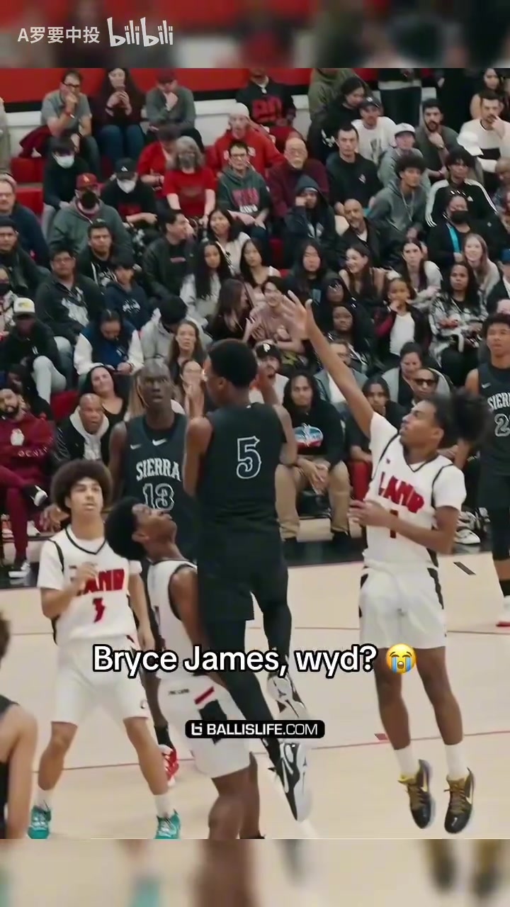 讓詹姆斯捂臉的扣籃名場面詹姆斯對兩個兒子扣籃的反應(yīng)